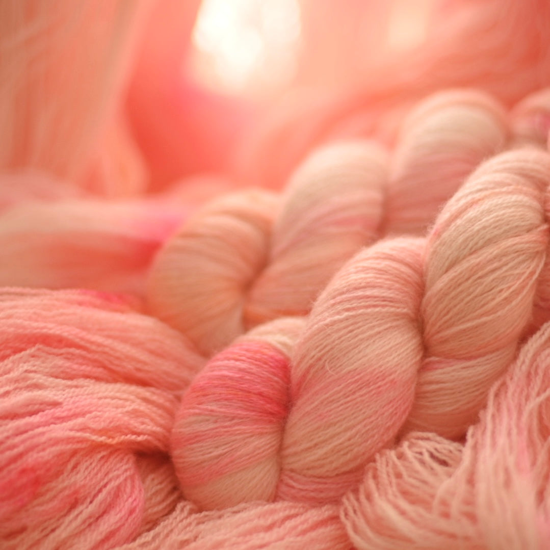 Hand-dyed yarn No.236 BFL lace "Scotland"