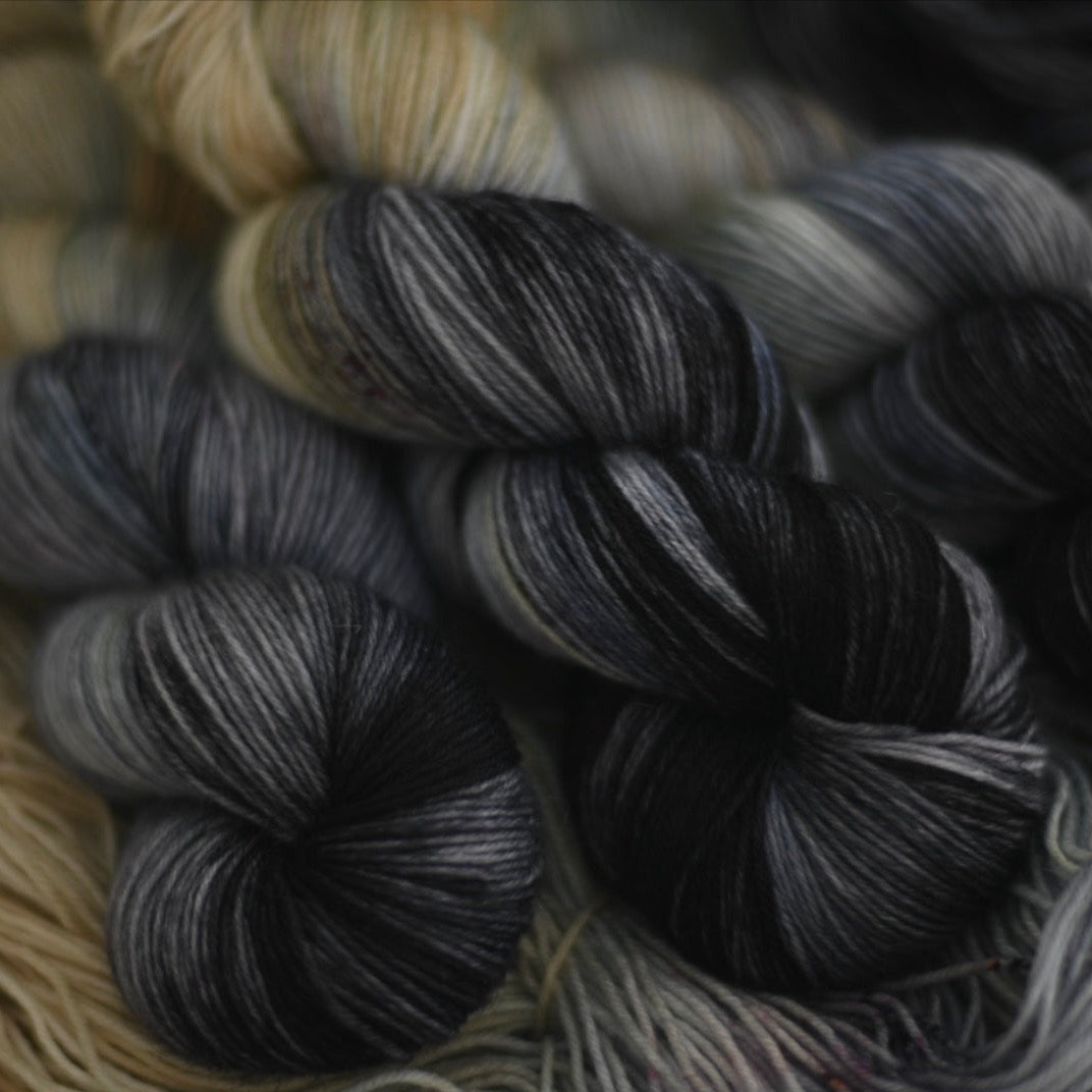 手染め糸 No.297 ソックヤーン「Pierrot Lunaire」