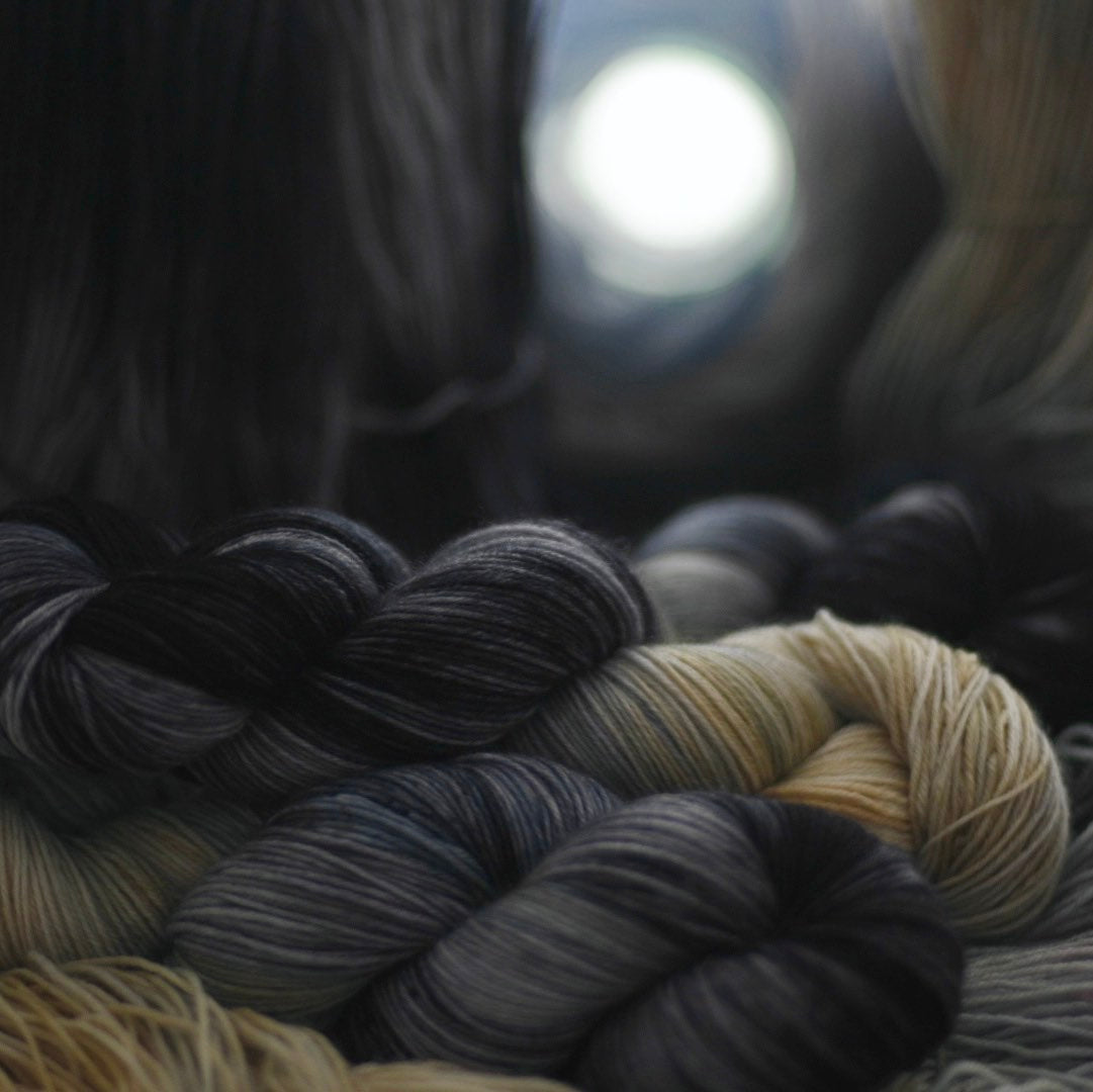 手染め糸 No.297 ソックヤーン「Pierrot Lunaire」
