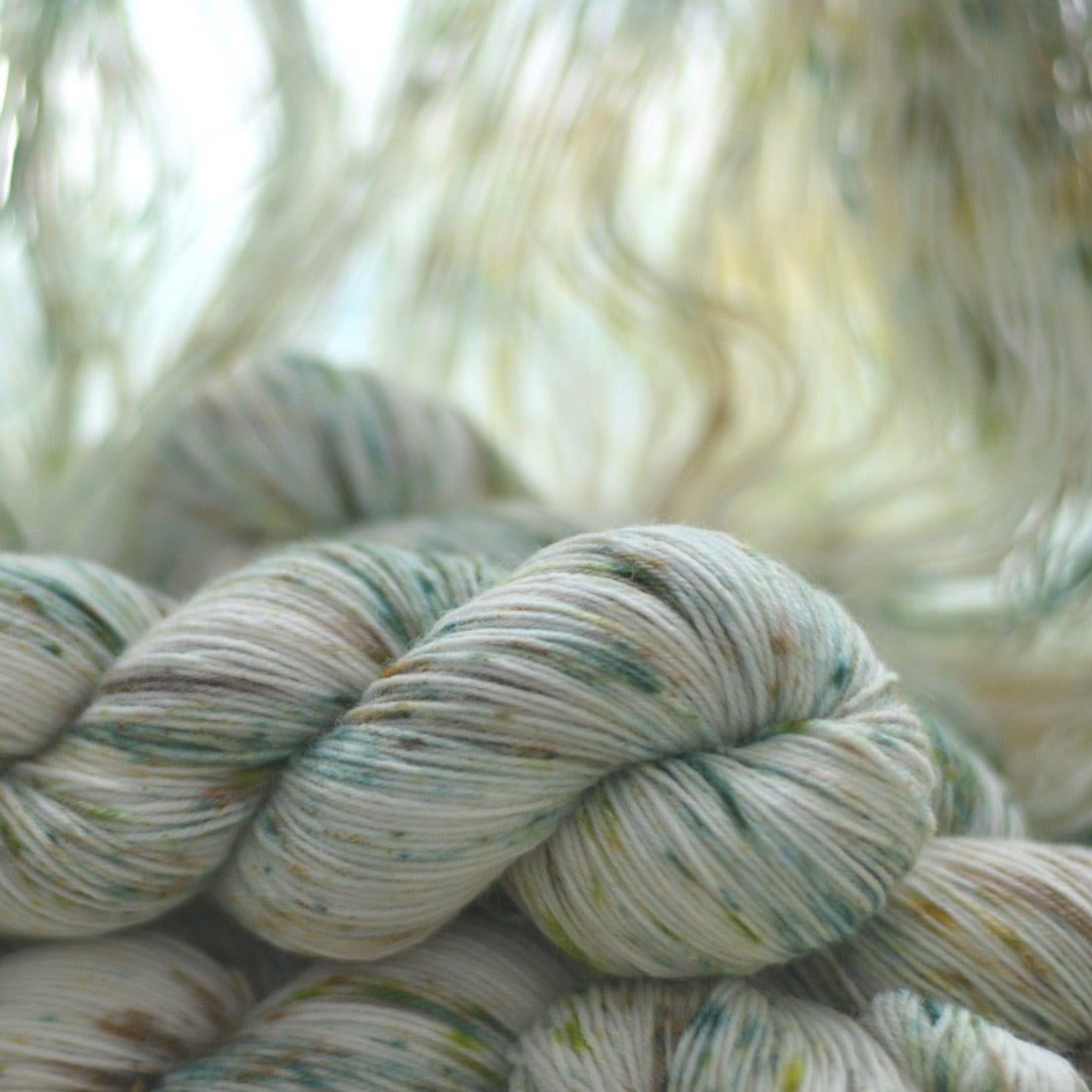 【雪染め】手染め糸 No.327 ソックヤーン「Paavalin laulu」