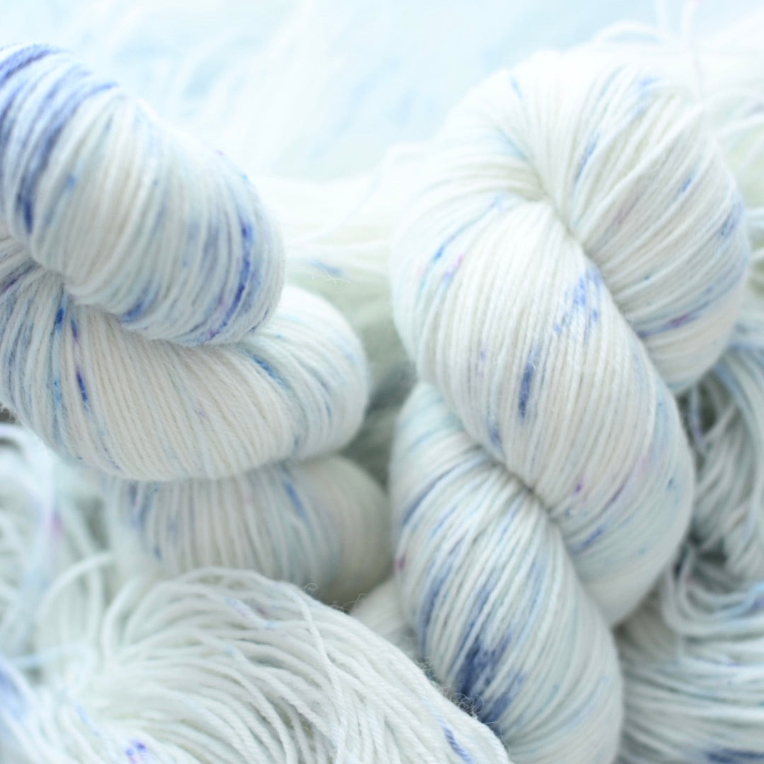 【雪染め】手染め糸 No.328 ソックヤーン「Airs for the Winter: Persian Iris」