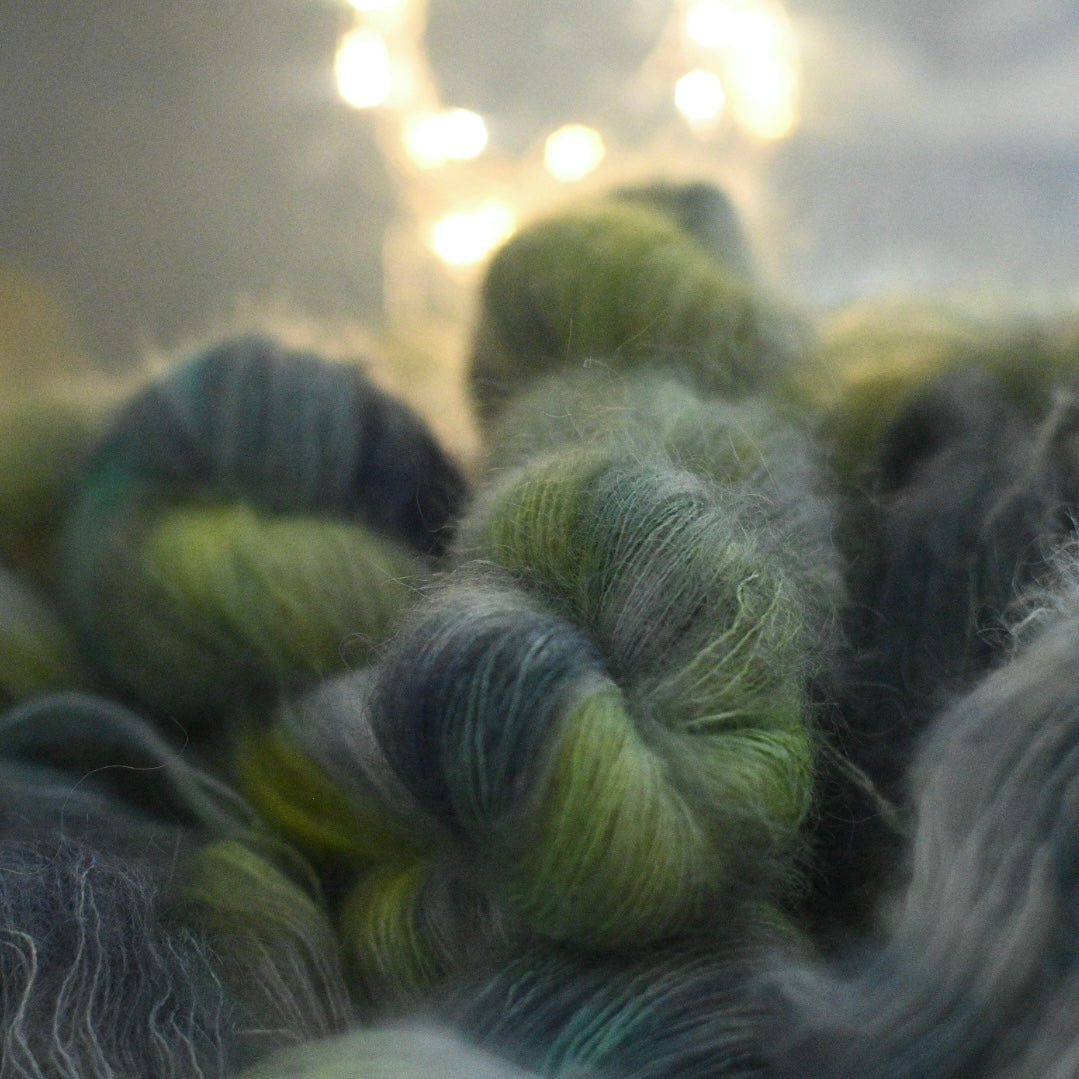 手染め糸 No.369 キッドモヘア&シルク「Stille Nacht, heilige Nacht 」