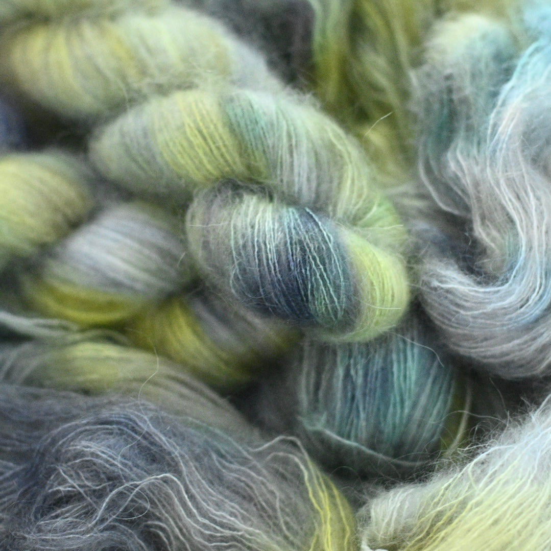 手染め糸 No.369 キッドモヘア&シルク「Stille Nacht, heilige Nacht 」