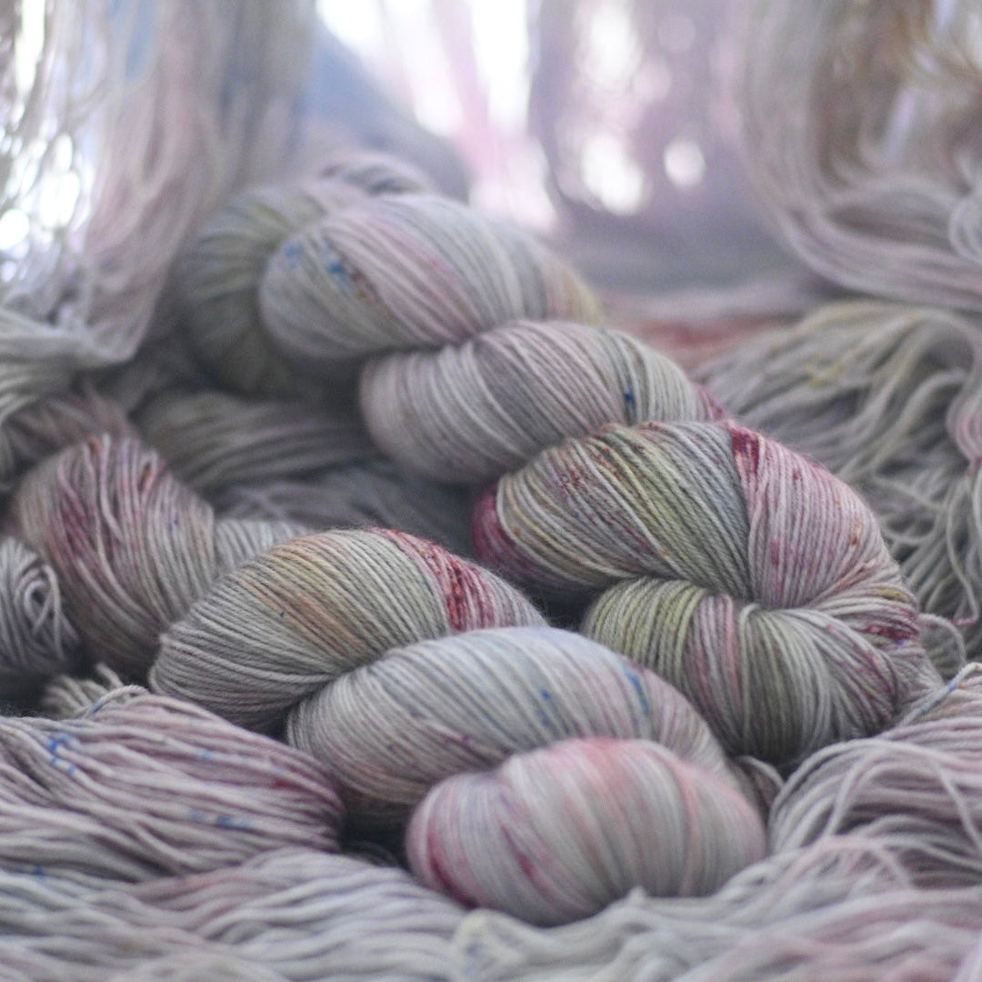 手染め糸 No.455 ソックヤーン「Ici-bas tous les lilas meurent」