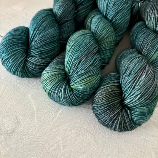 手染め糸 No.430 メリノシルク 「The Land of the Mountain and the Flood 」