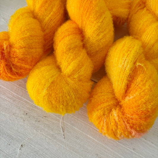 手染め糸 No.427 メリノブークレ「To Daisies」