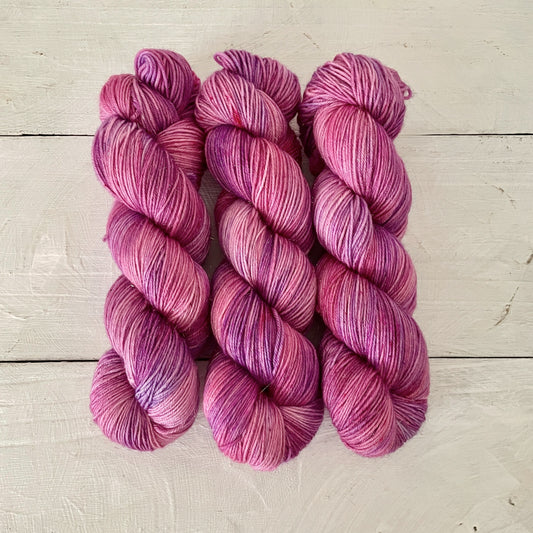 手染め糸 No.334 スターダストゴールド「 Minnelied im Mai」