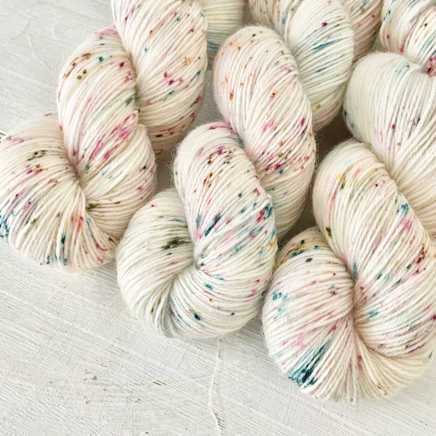 手染め糸 No.340 ソックヤーン「Et la fleur volé」