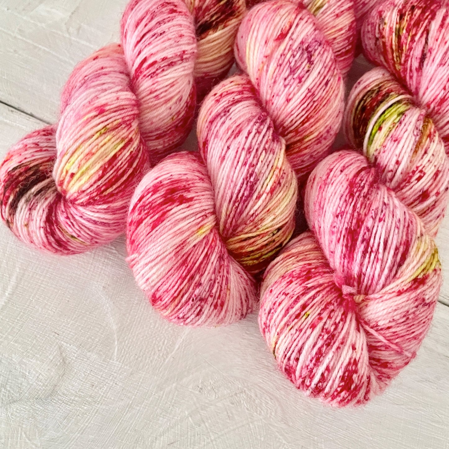 手染め糸 No.380 ソックヤーン 「In den Beeren」