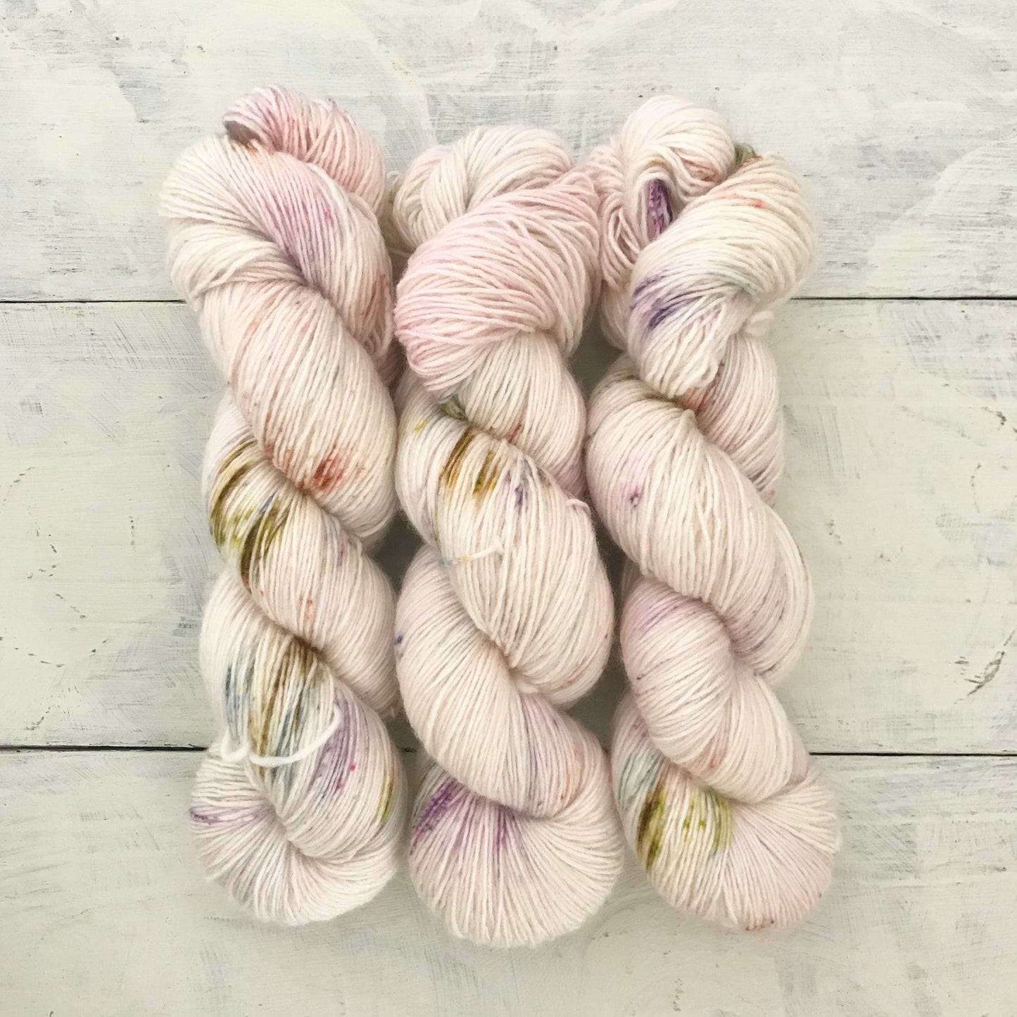 手染め糸 No.93 100% メリノ 1-ply「さくらさくら」