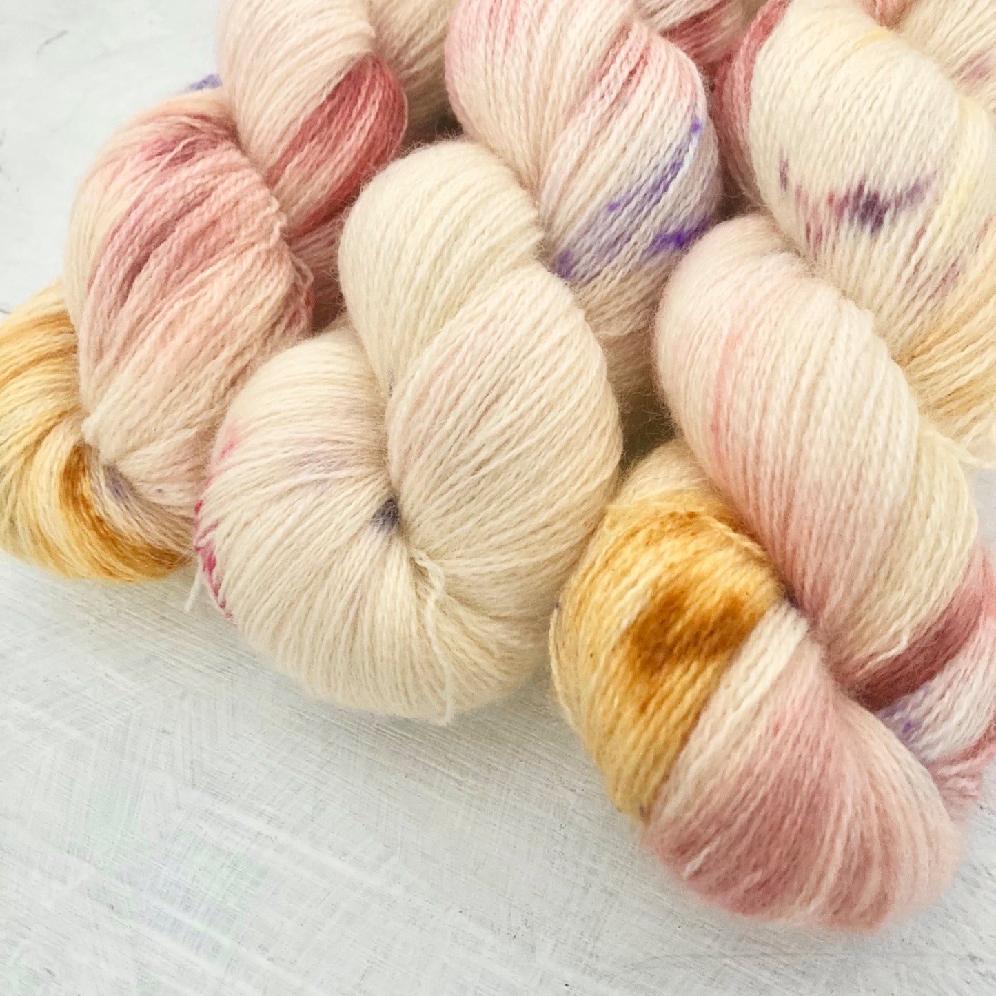 Hand-dyed yarn No.113 lace "Frühling übers Jahr"