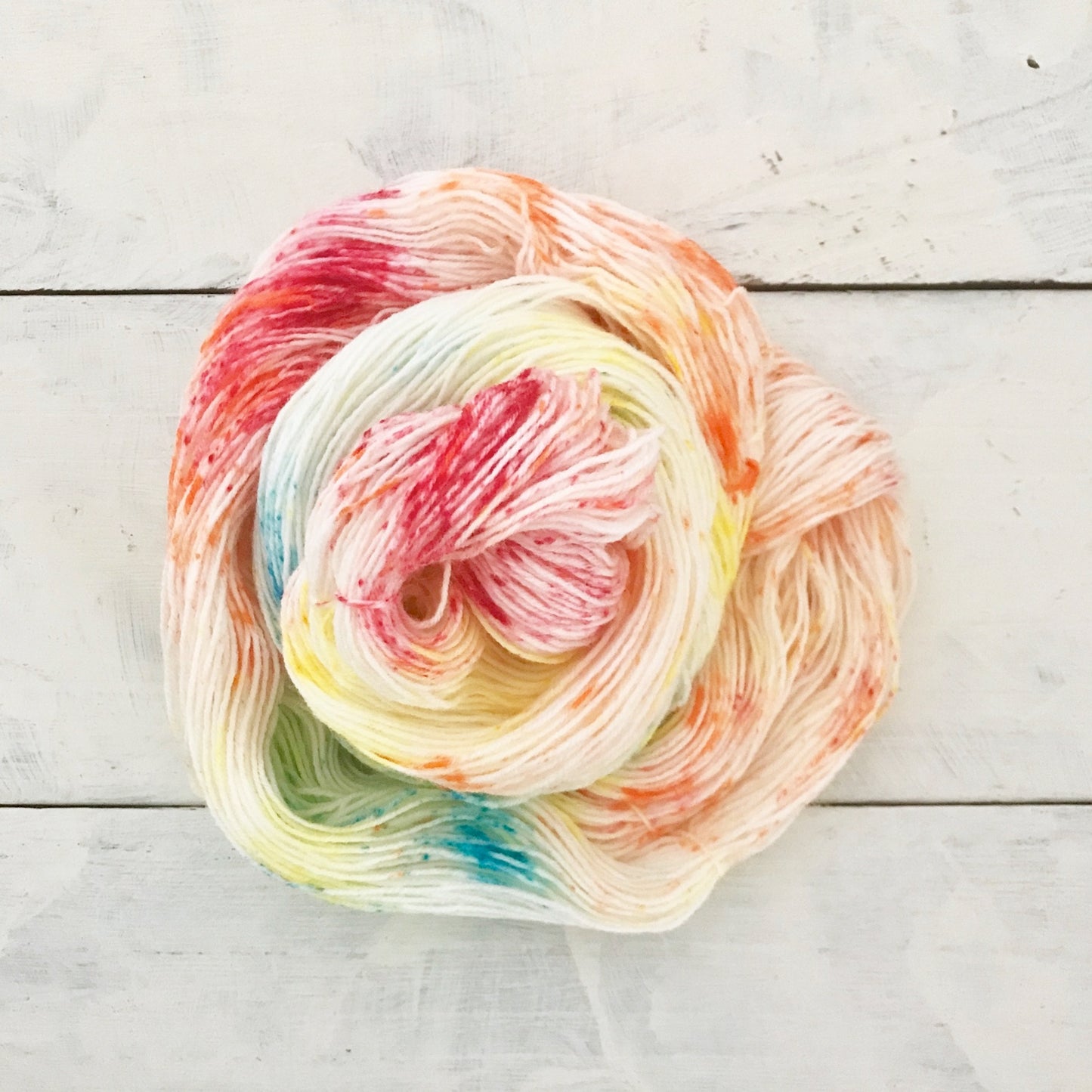 Hand-dyed yarn No.17 sock yarn “Danse de la Fée-Dragée”
