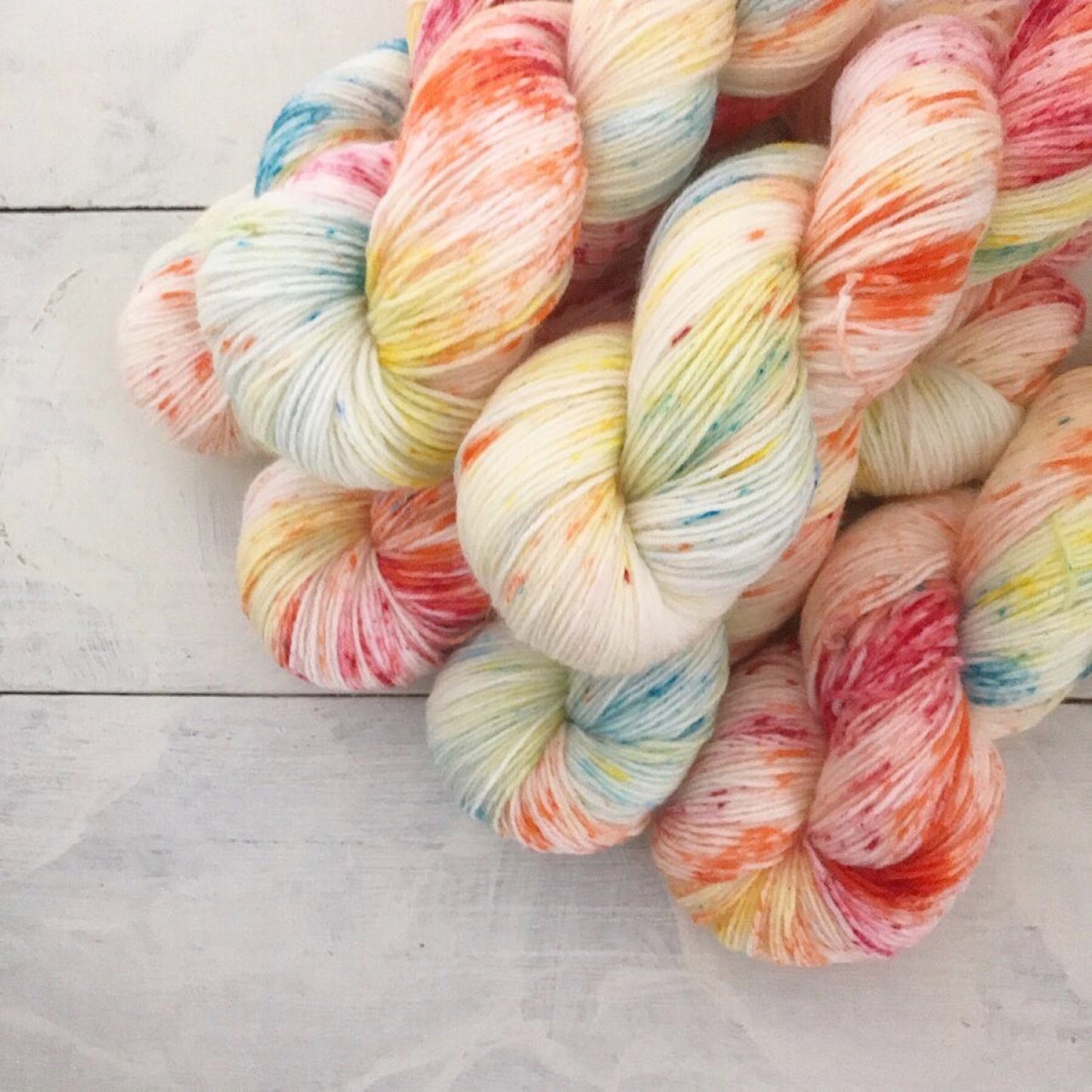 Hand-dyed yarn No.17 sock yarn “Danse de la Fée-Dragée”
