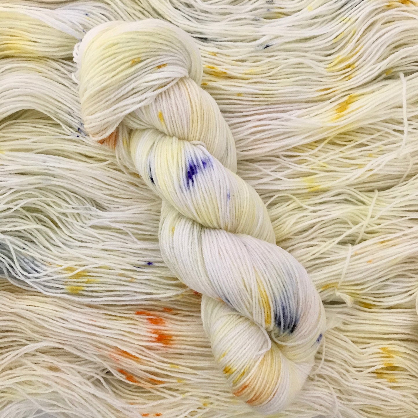 Hand-dyed yarn No.96 sock yarn "Pizzicato"