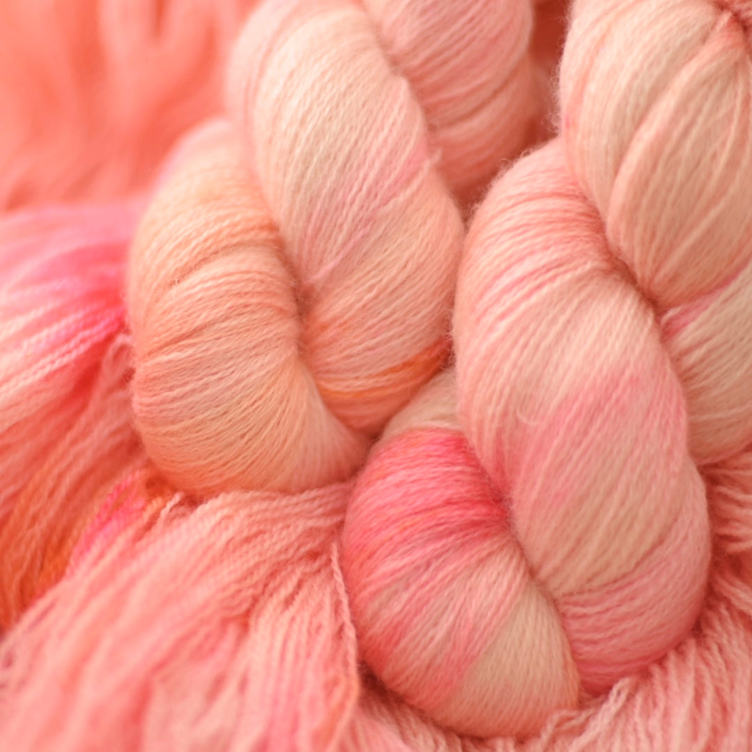 Hand-dyed yarn No.236 BFL lace "Scotland"