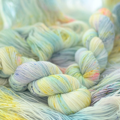 手染め糸 No.423 ソックヤーン「Ab ortu solis」