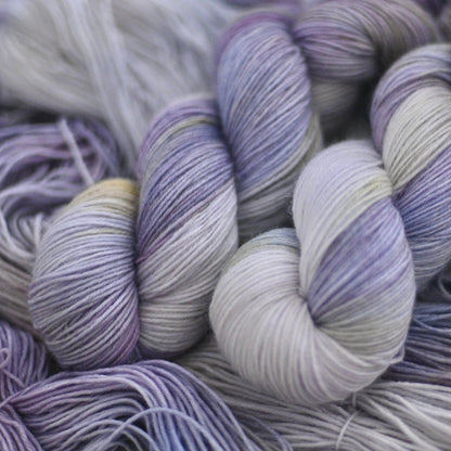 手染め糸 No.437 ソックヤーン「The Wind at Dawn」