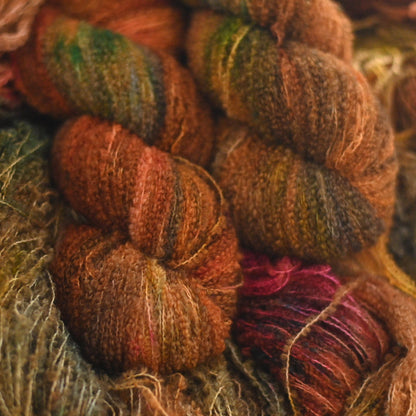 手染め糸 No.439 メリノブークレ「Medvetánc」