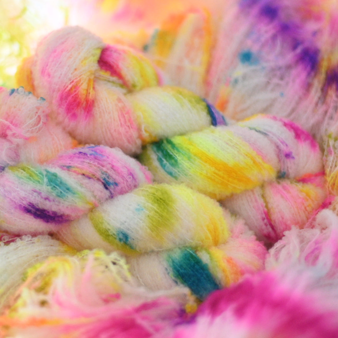 手染め糸 No.441 メリノブークレ「Mardi gras」