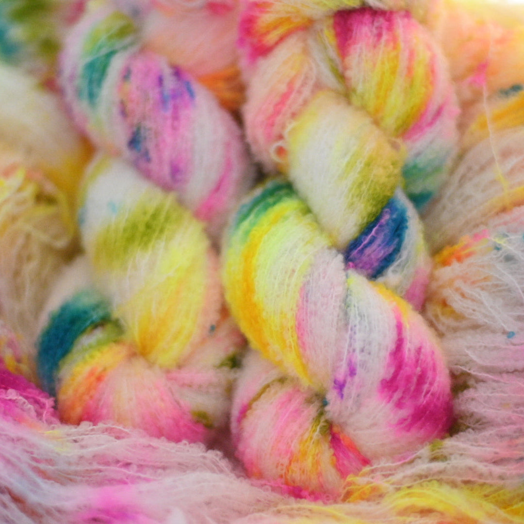 手染め糸 No.441 メリノブークレ「Mardi gras」