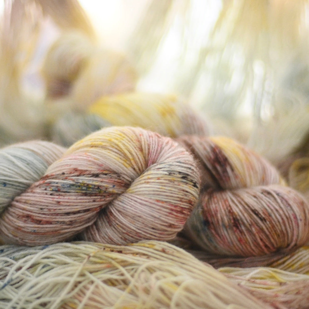 手染め糸 No.443  ソックヤーン「Lenzknospen 」