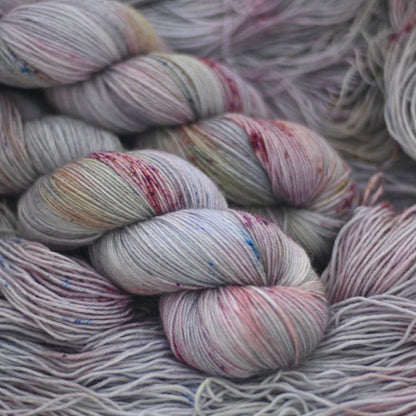 手染め糸 No.455 ソックヤーン「Ici-bas tous les lilas meurent」