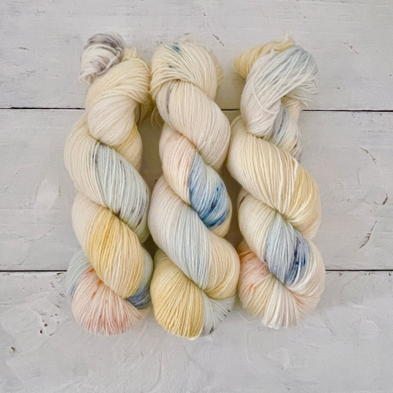 Hand-dyed yarn No.28 sock yarn "Auf dem Wasser zu singen"