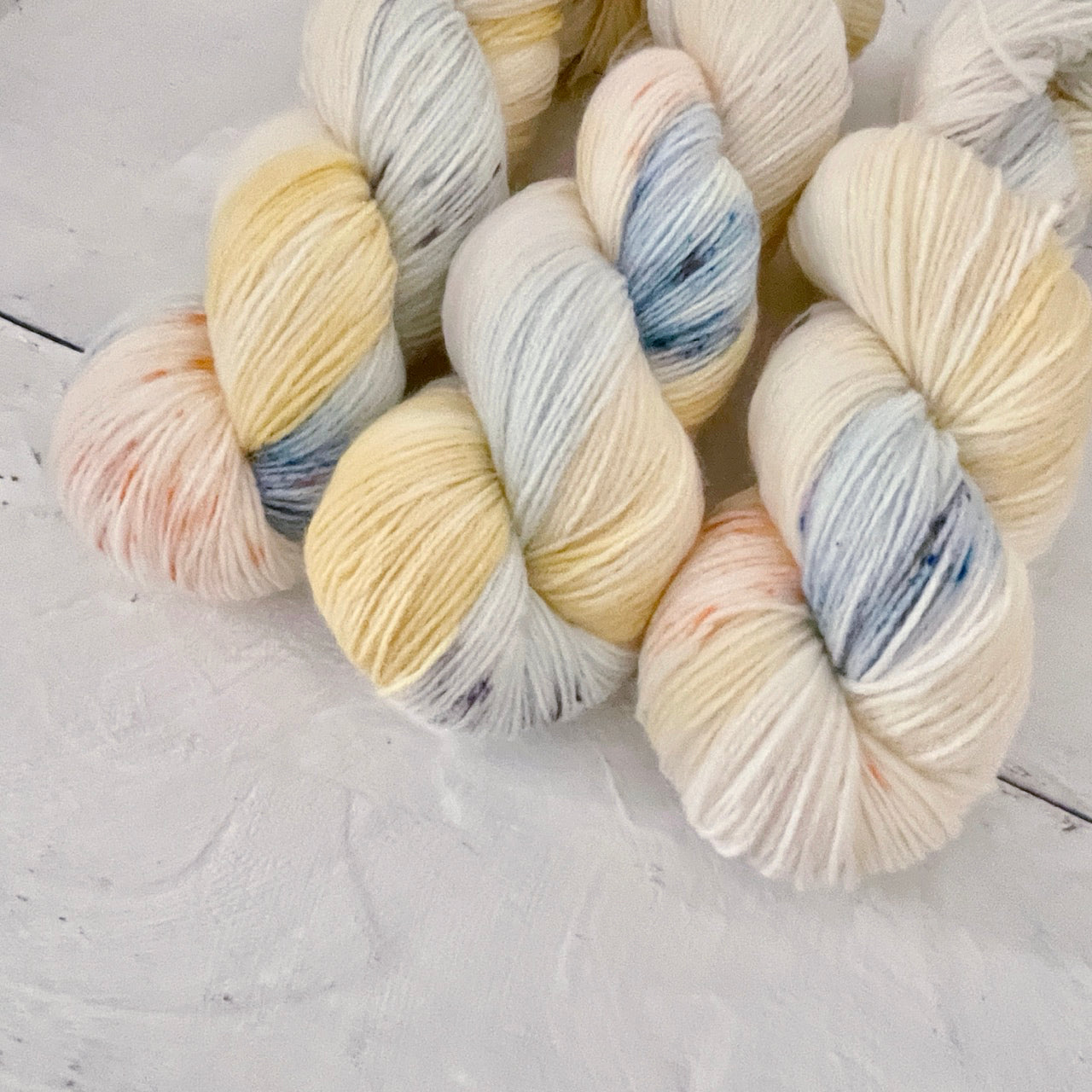 Hand-dyed yarn No.28 sock yarn "Auf dem Wasser zu singen"
