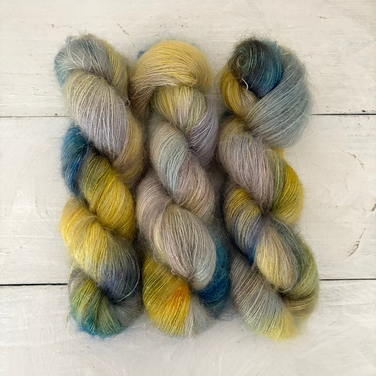 手染め糸 No.369 キッドモヘア＆シルク「Stille Nacht, heilige Nacht 」