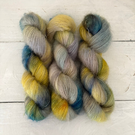 手染め糸 No.369 キッドモヘア＆シルク「Stille Nacht, heilige Nacht 」