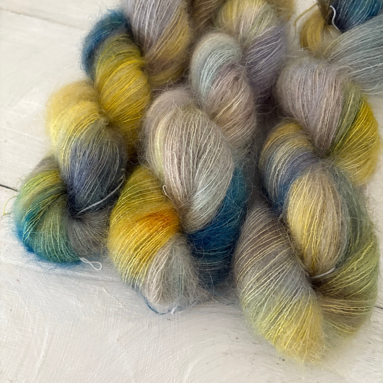 手染め糸 No.369 キッドモヘア＆シルク「Stille Nacht, heilige Nacht 」