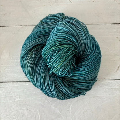 手染め糸 No.430 メリノシルク 「The Land of the Mountain and the Flood 」