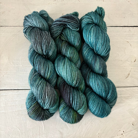 手染め糸 No.430 メリノシルク 「The Land of the Mountain and the Flood 」