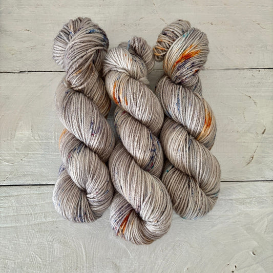 手染め糸 No.431 メリノDK「The Valley and the Hill」