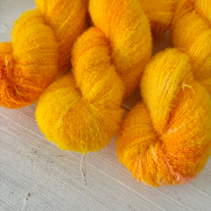 手染め糸 No.427 メリノブークレ「To Daisies」