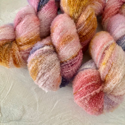 手染め糸 No.433 メリノブークレ「The Morning of the Year」