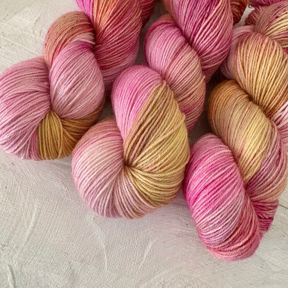 手染め糸 No.435 ソックヤーン「Romance」