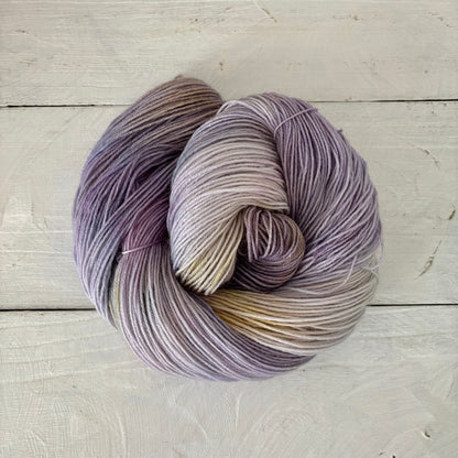 手染め糸 No.437 ソックヤーン「The Wind at Dawn」