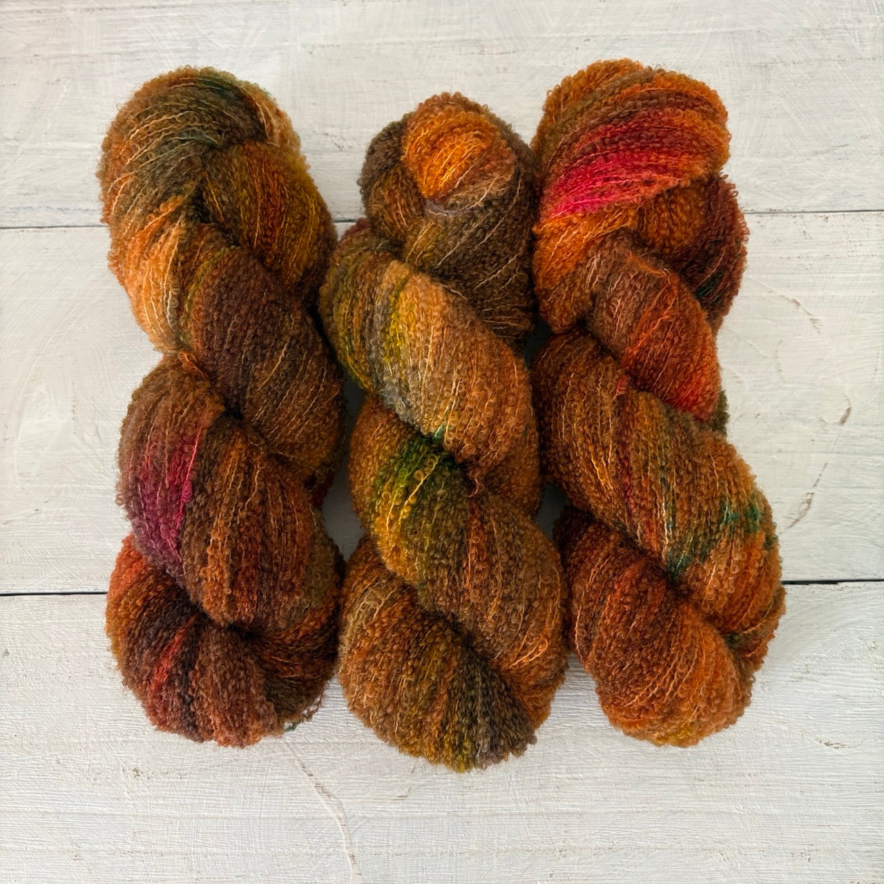 手染め糸 No.439 メリノブークレ「Medvetánc」