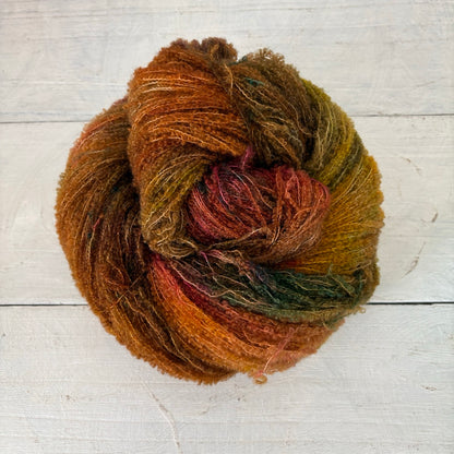 手染め糸 No.439 メリノブークレ「Medvetánc」