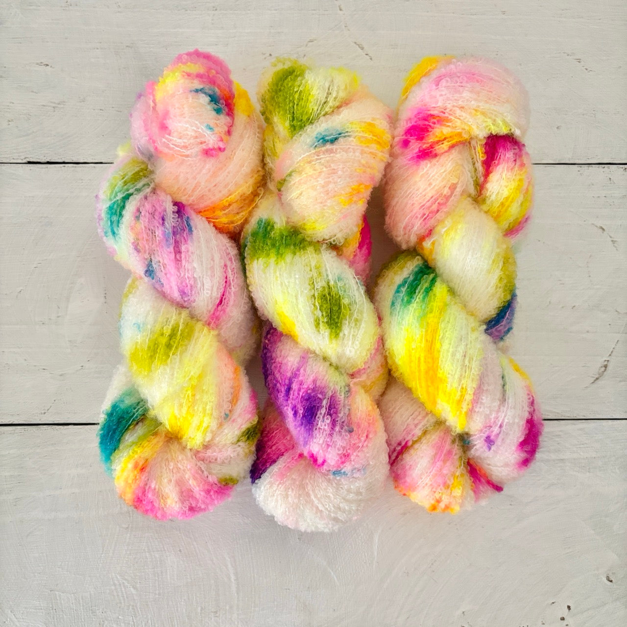 手染め糸 No.441 メリノブークレ「Mardi gras」