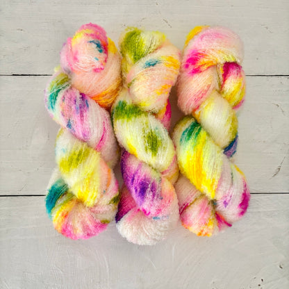 手染め糸 No.441 メリノブークレ「Mardi gras」