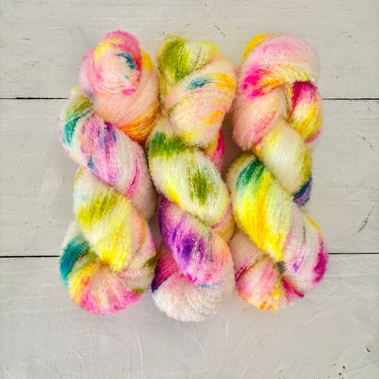 手染め糸 No.441 メリノブークレ「Mardi gras」