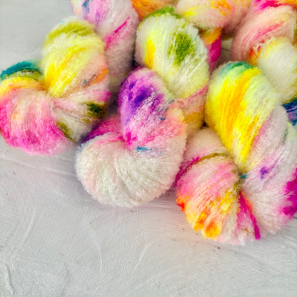 手染め糸 No.441 メリノブークレ「Mardi gras」