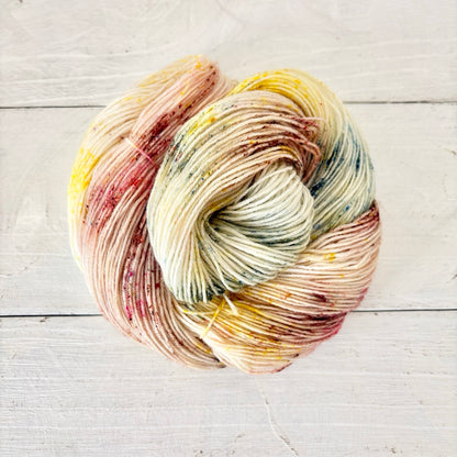 手染め糸 No.443  ソックヤーン「Lenzknospen 」