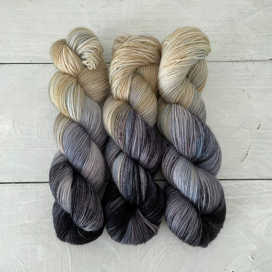 手染め糸 No.297 ソックヤーン「Pierrot Lunaire」