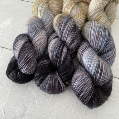 手染め糸 No.297 ソックヤーン「Pierrot Lunaire」