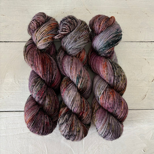 手染め糸 No.447  ソックヤーン「Macbeth」