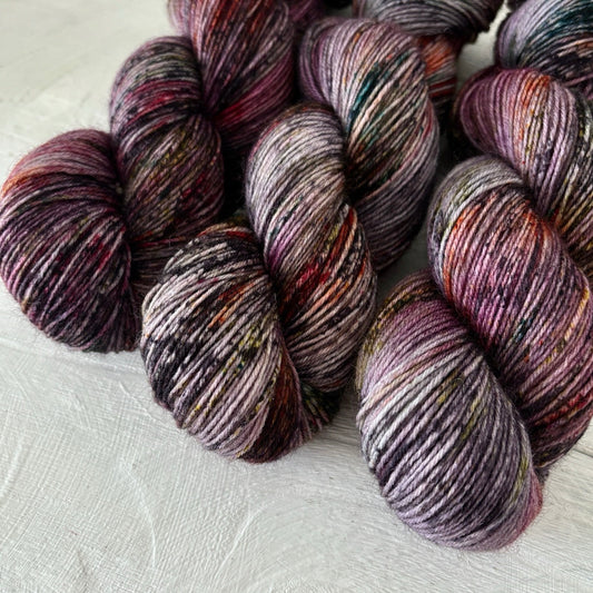 手染め糸 No.447  ソックヤーン「Macbeth」