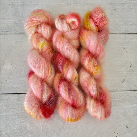 手染め糸 No.197 キッドモヘア&シルク 「Rose Adagio」